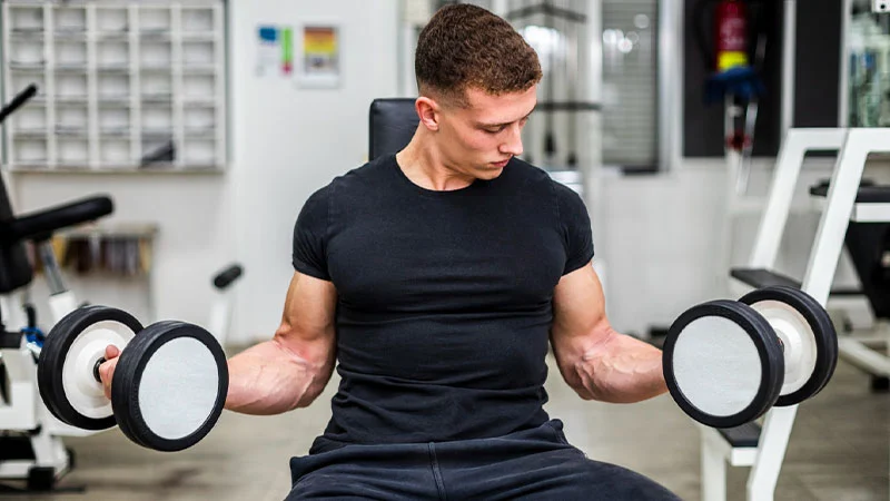 حرکات جلو بازو با دمبل